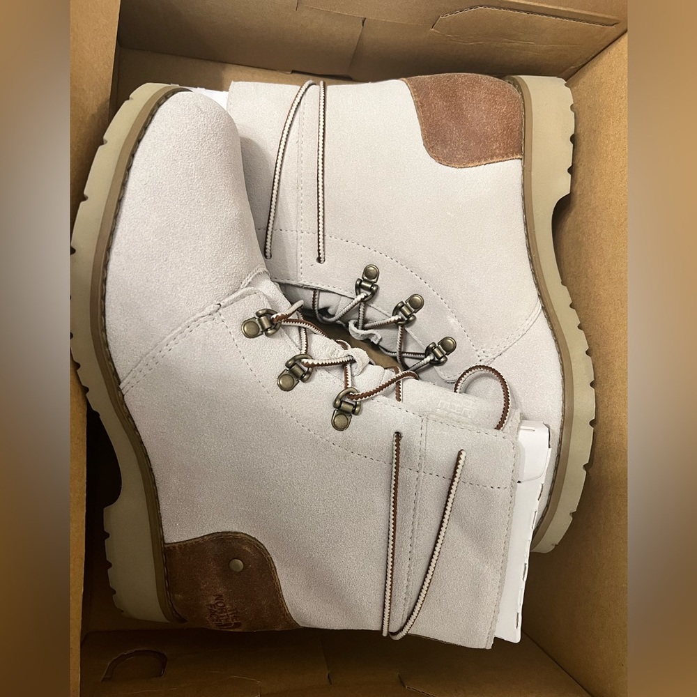 Northface womens Ballard lace II suede